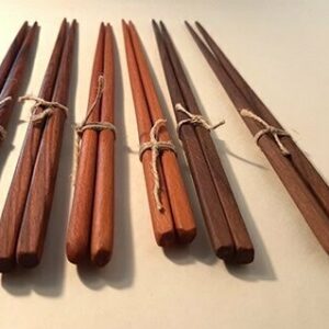 Palillos de madera artesanos