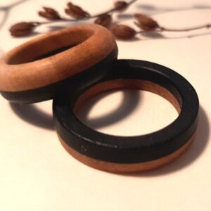 Anillo de madera de ébano y cerezo español Eclipse
