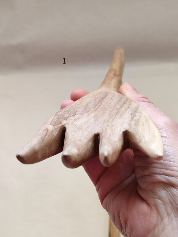 Tenedor madera nogal español