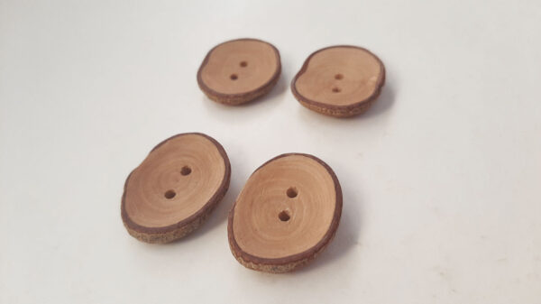 Juego botones madera almendro. - Imagen 2