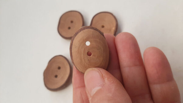 Juego botones madera almendro. - Imagen 4