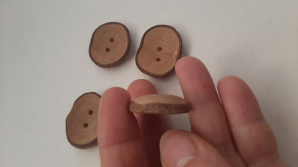 Juego botones madera almendro. - Imagen 5