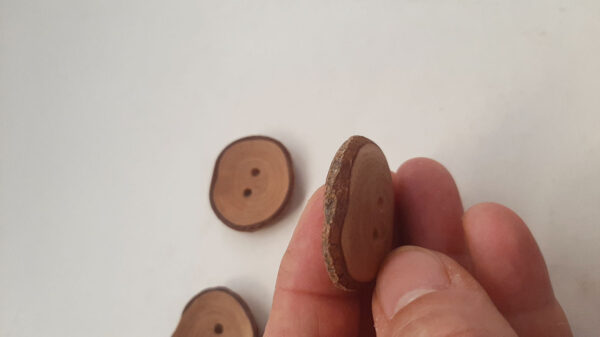 Juego botones madera almendro. - Imagen 7