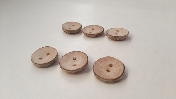 Juego botones madera avellano
