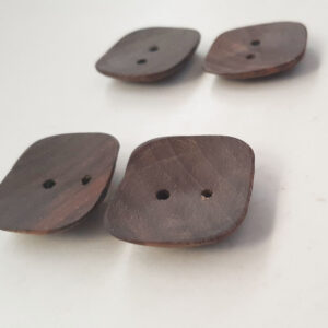 Juego botones madera nogal