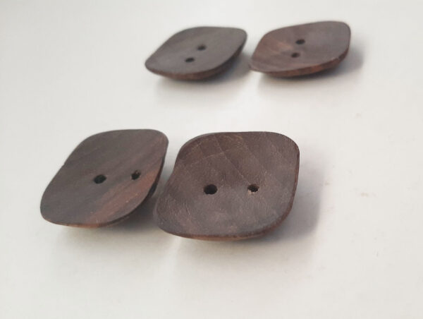 Juego botones madera nogal