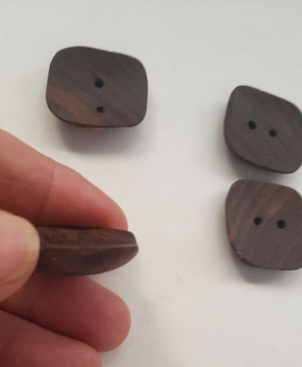 Juego botones madera nogal. - Imagen 3