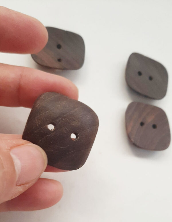 Juego botones madera nogal. - Imagen 5