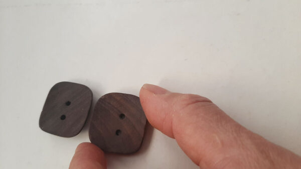 Juego botones madera nogal. - Imagen 6