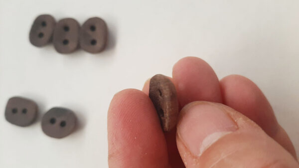Juego botones madera nogal. - Imagen 9