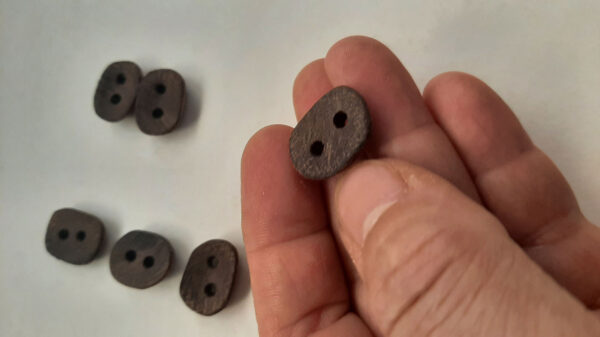 Juego botones madera nogal. - Imagen 10