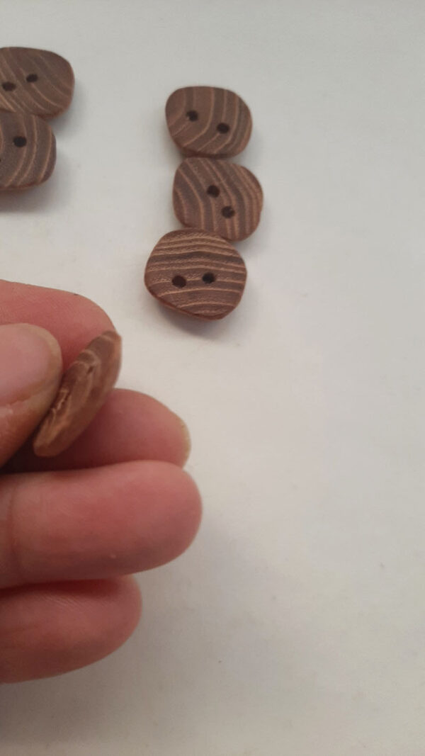 Juego botones madera olmo - Imagen 3
